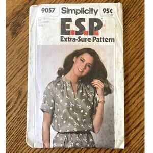 UNCUT Vintage 1970s Simplicity 9057 Sewing Pattern Size Sm - Med Tunic & Belt